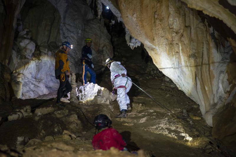 El Grupo Torreblanca recreó la primera bajada a la cueva de Tito Bustillo. En la recreación participaron algunos de los descubridores