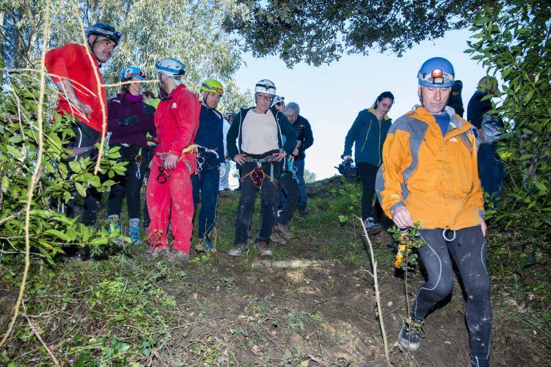 El Grupo Torreblanca recreó la primera bajada a la cueva de Tito Bustillo. En la recreación participaron algunos de los descubridores