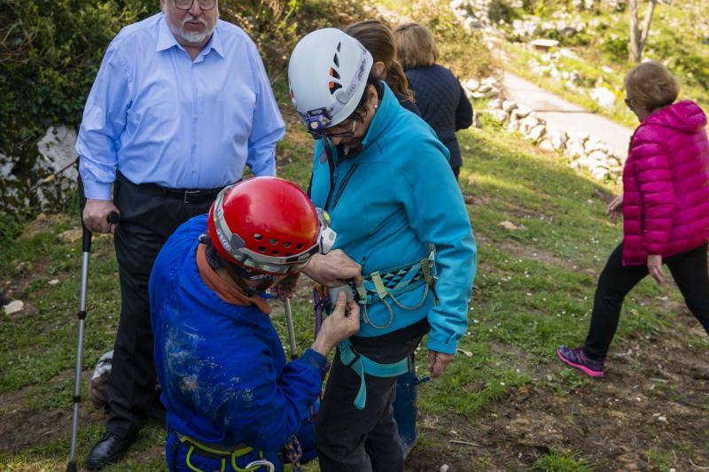 El Grupo Torreblanca recreó la primera bajada a la cueva de Tito Bustillo. En la recreación participaron algunos de los descubridores