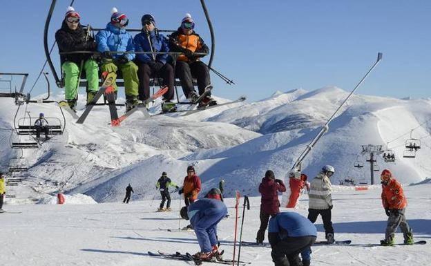 Las estaciones asturianas de esquí cierran la temporada con más de 80.000 usuarios que el año anterior