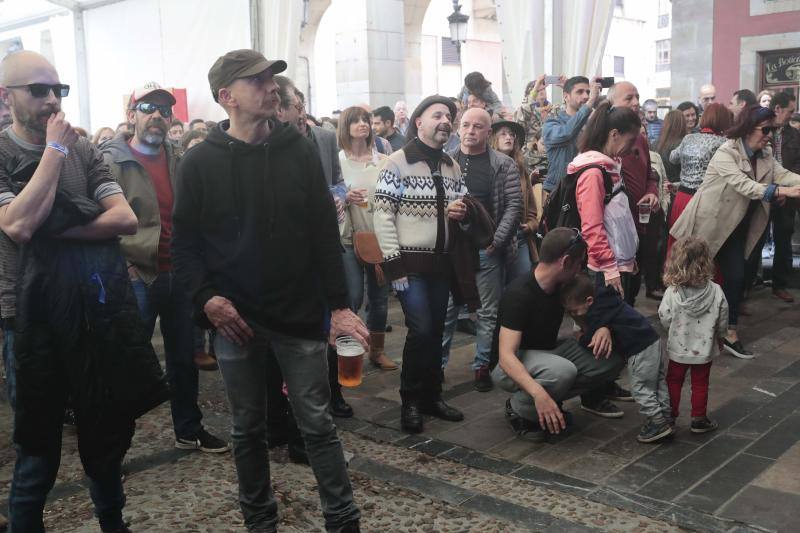 La banda madrileña The Limboos puso el punto y final a cuatro días de fiesta, en una sesión vermú muy animada.