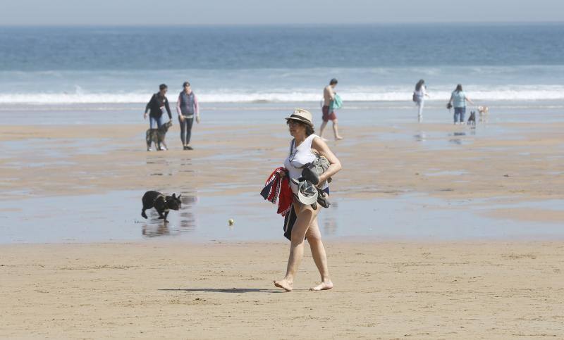 Fotos: Gijón, dispuesto a disfrutar del sol y del calor