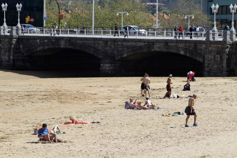 Fotos: Gijón, dispuesto a disfrutar del sol y del calor