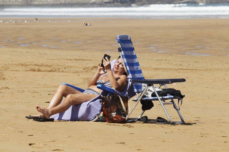 Fotos: Gijón, dispuesto a disfrutar del sol y del calor