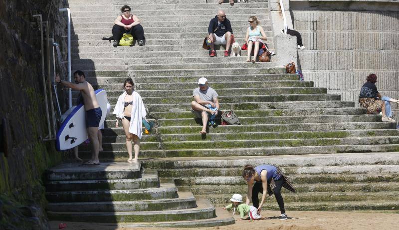 Fotos: Gijón, dispuesto a disfrutar del sol y del calor