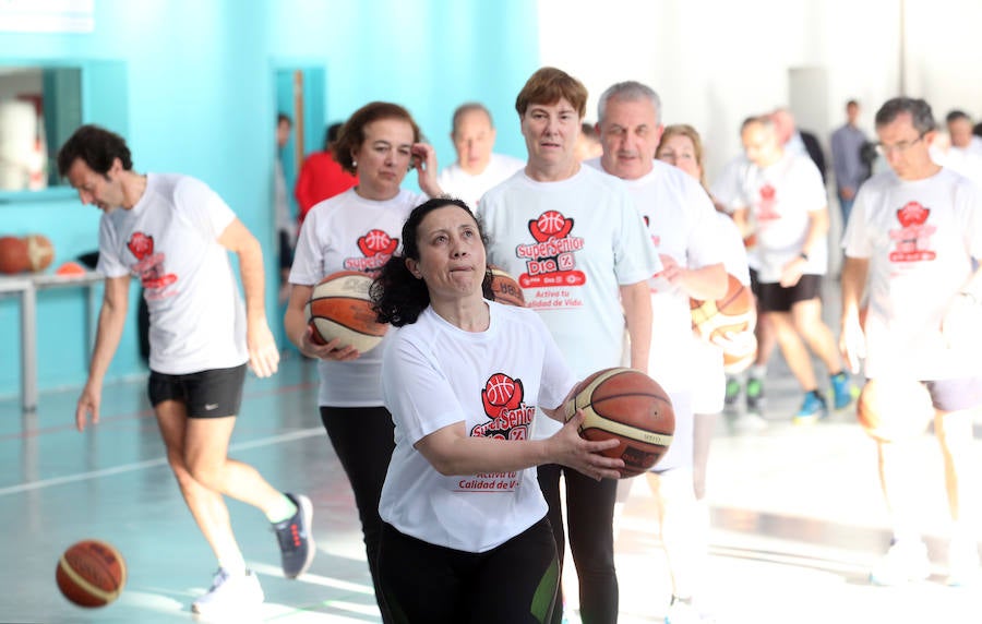 Se trata de un programa destinado a personas mayores de 50 años, que promueve el envejecimiento activo frente al sedentarismo, y defiende la riqueza de un uso responsable y saludable del ocio de las personas mayores