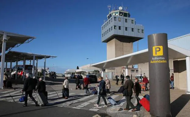 «Negociamos con varias aerolíneas para mejorar las conexiones», asegura Isaac Pola