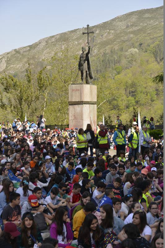 Fotos: Los jóvenes llenan Covadonga