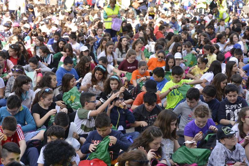 Fotos: Los jóvenes llenan Covadonga