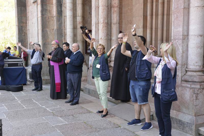 Fotos: Los jóvenes llenan Covadonga