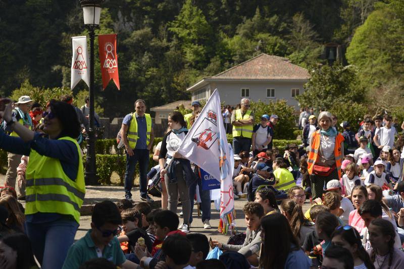 Fotos: Los jóvenes llenan Covadonga