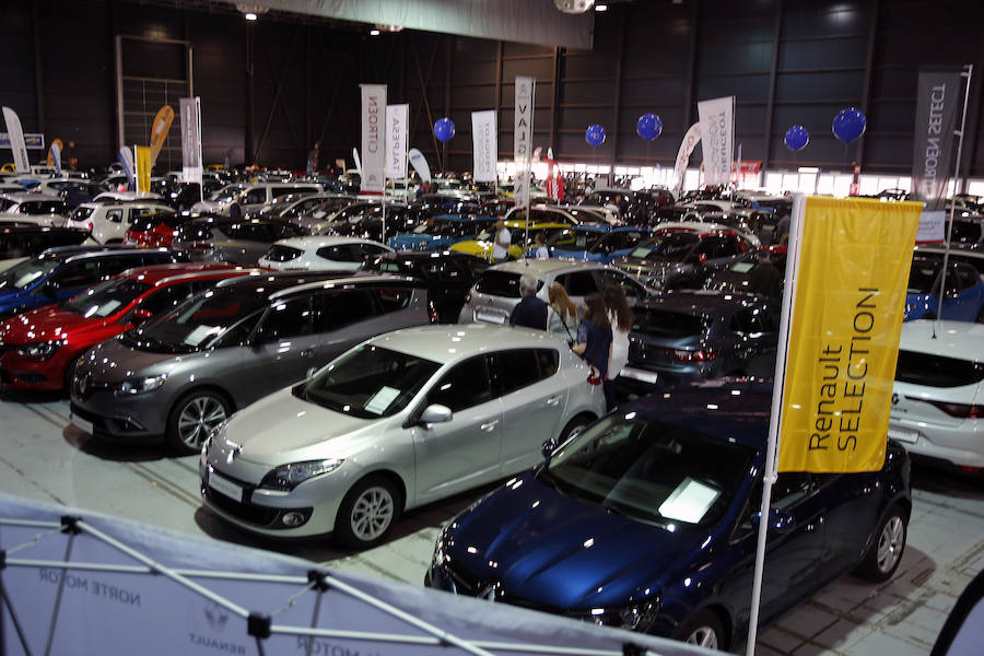 La sexta edición de esta feria ofrece variedad de coches y competitividad de precios en el recinto Luis Adaro.