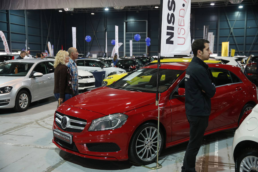La sexta edición de esta feria ofrece variedad de coches y competitividad de precios en el recinto Luis Adaro.