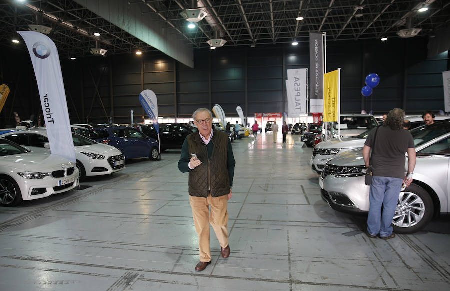 La sexta edición de esta feria ofrece variedad de coches y competitividad de precios en el recinto Luis Adaro.