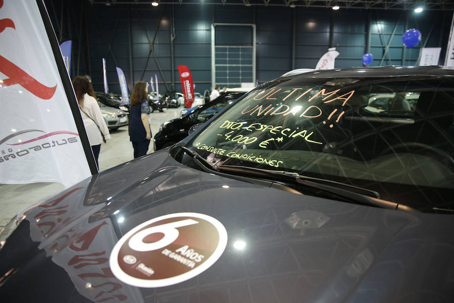 La sexta edición de esta feria ofrece variedad de coches y competitividad de precios en el recinto Luis Adaro.