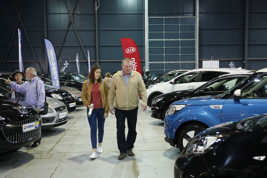 La sexta edición de esta feria ofrece variedad de coches y competitividad de precios en el recinto Luis Adaro.