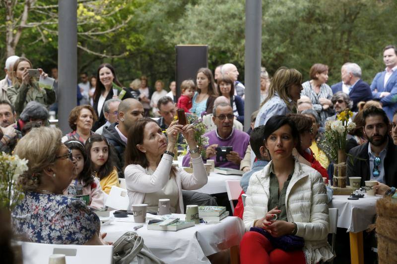 El jardín gijonés celebra su decimoquinto aniversario con una jornada de puertas abiertas repleta de visitantes.