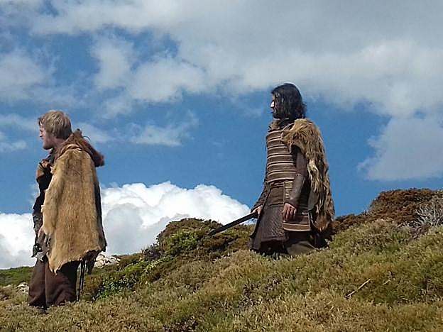 Los actores de una de las escenas rodadas esta semana en el Parque Natural de Somiedo. A la derecha, Mickey Rourke 