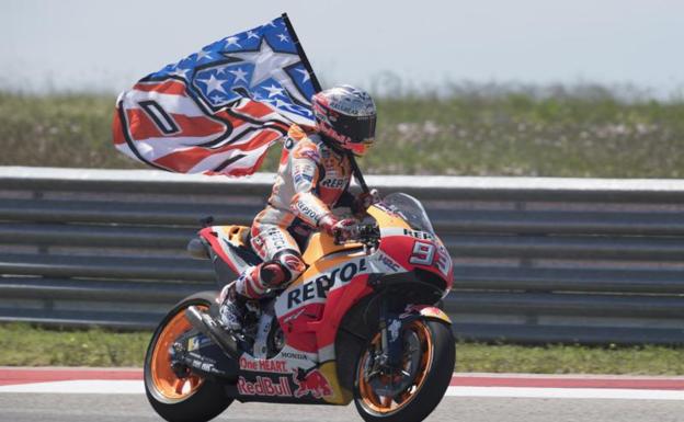 Marc Márquez, festejando su victoria en Austin. 