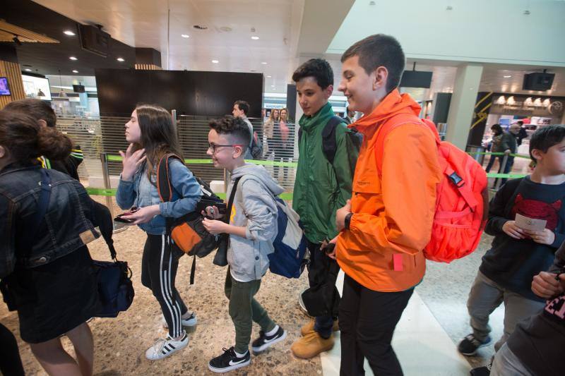 El requisito para participar en el programa es «no haber volado nunca», algo que cumplen todos los jóvenes pasajeros de Volotea. «Tienen edades entre los 10 y 13 años, ya que son alumnos de quinto y sexto de Primaria, así como de Primero de Secundaria»