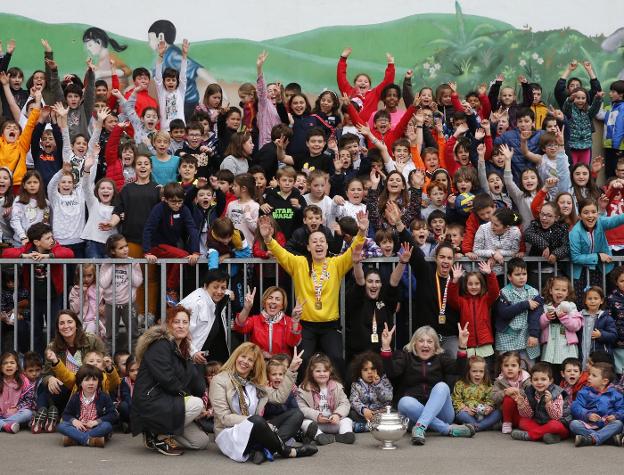 El colegio de Los pericones vibra con la copa del Mavi