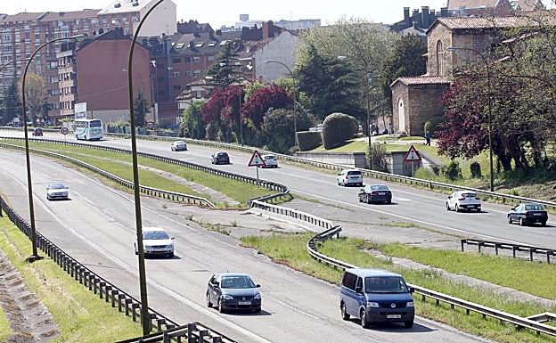 Principado y Ayuntamiento de Oviedo estudiarán una alternativa a la entrada del bulevar de Santullano
