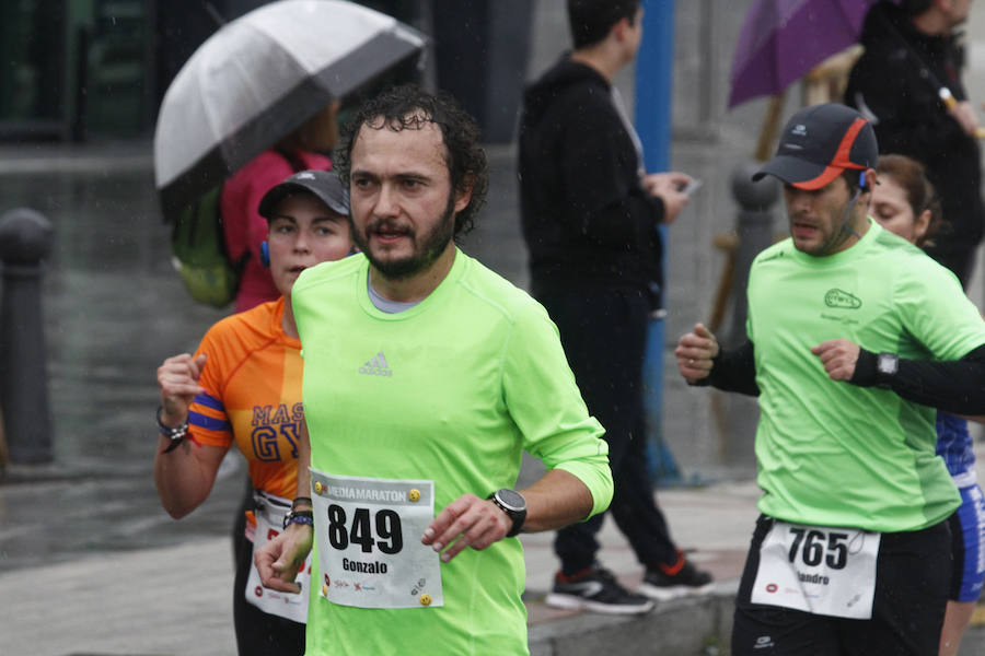 Fotos: ¿Estuviste en la EDP Media Maratón de Gijón? ¡Búscate! (2)