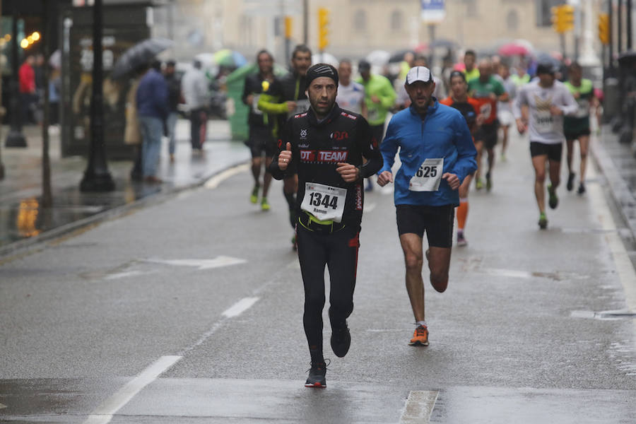 Más de 2.500 atletas han participado en la EDP Media Maratón de Gijón, en la que se ha impuesto el marroquí Said Attadi. ¿Estuviste? ¡Búscate en las fotos!