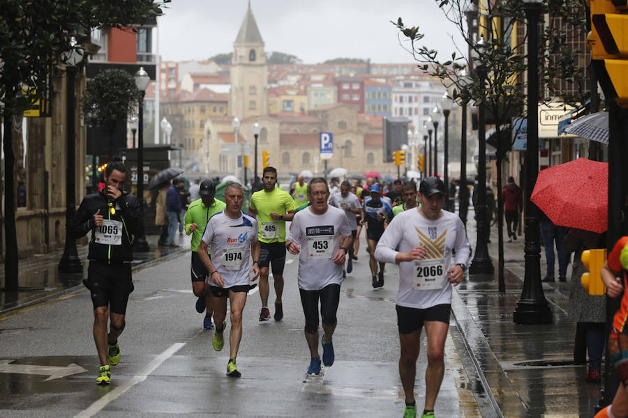 Más de 2.500 atletas han participado en la EDP Media Maratón de Gijón, en la que se ha impuesto el marroquí Said Attadi. ¿Estuviste? ¡Búscate en las fotos!