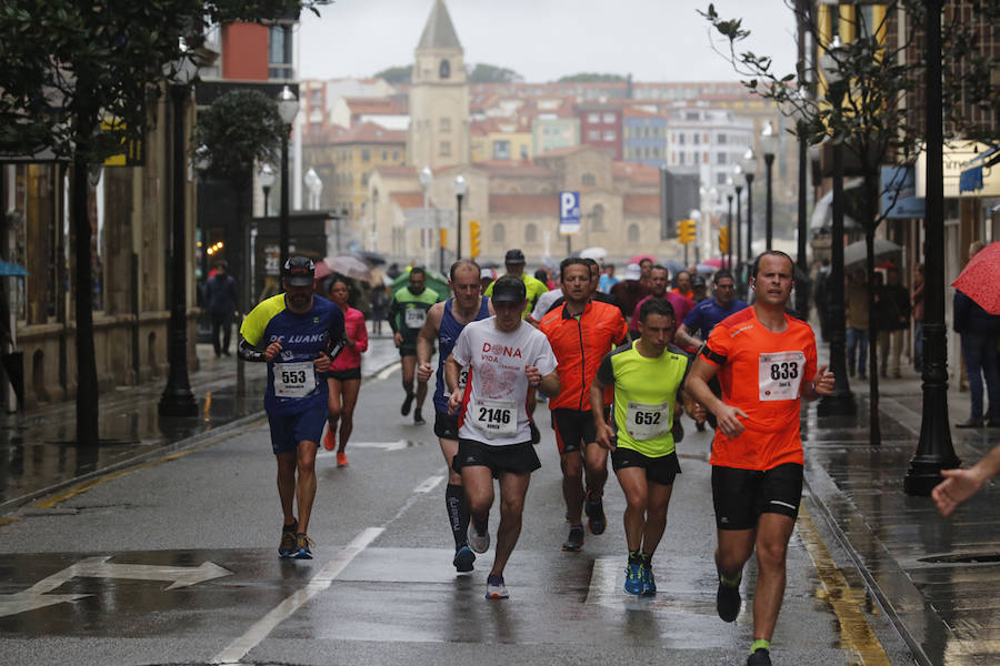 Más de 2.500 atletas han participado en la EDP Media Maratón de Gijón, en la que se ha impuesto el marroquí Said Attadi. ¿Estuviste? ¡Búscate en las fotos!