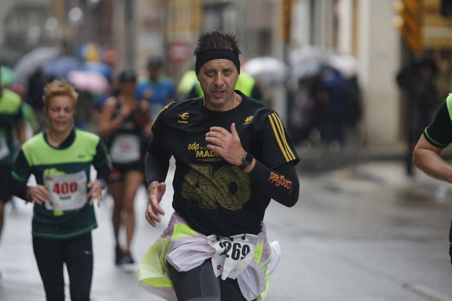 Más de 2.500 atletas han participado en la EDP Media Maratón de Gijón, en la que se ha impuesto el marroquí Said Attadi. ¿Estuviste? ¡Búscate en las fotos!