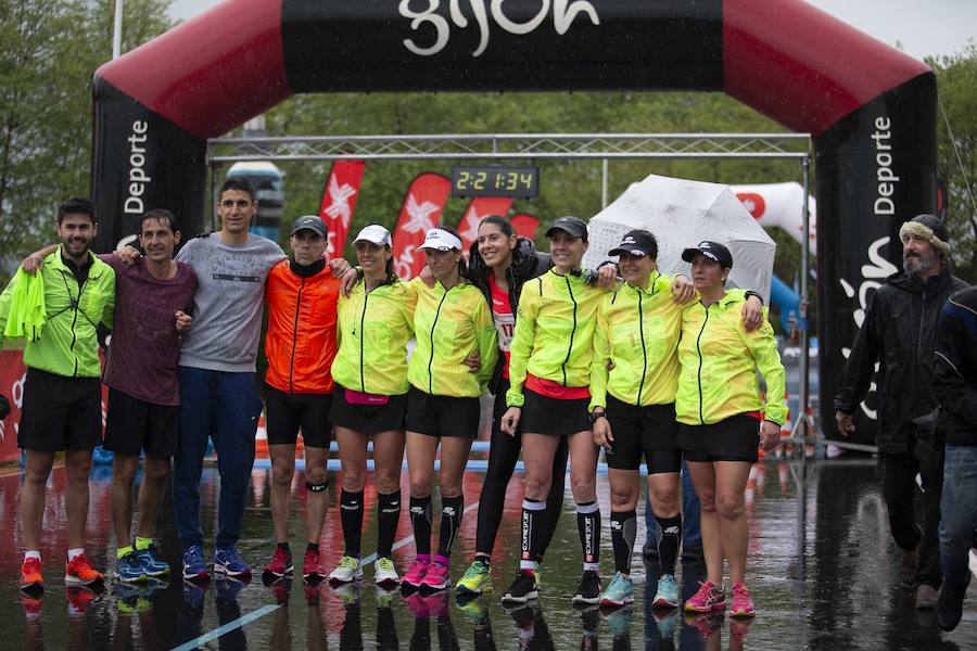 Más de 2.500 atletas han participado en la EDP Media Maratón de Gijón, en la que se ha impuesto el marroquí Said Attadi. ¿Estuviste? ¡Búscate en las fotos!