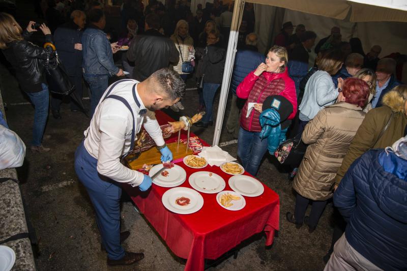 La capital piloñesa inaugura bajo el orbayu una nueva edición de la fiesta