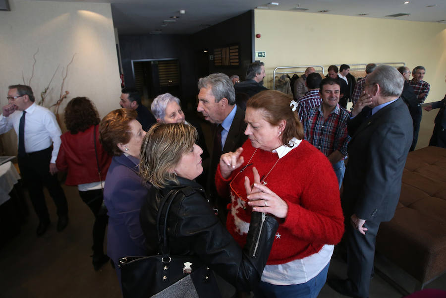 La asociación organizó una comida de hermanamiento en el hotel AC Fórum de la plaza de los Ferroviarios