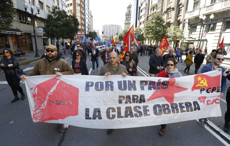 CNT, CGT, CSI y Suatea han convocado a un gran número de personas en Gijón, donde se ha celebrado una manifestación del Primero de Mayo impregnada por las reivindicaciones feministas. 