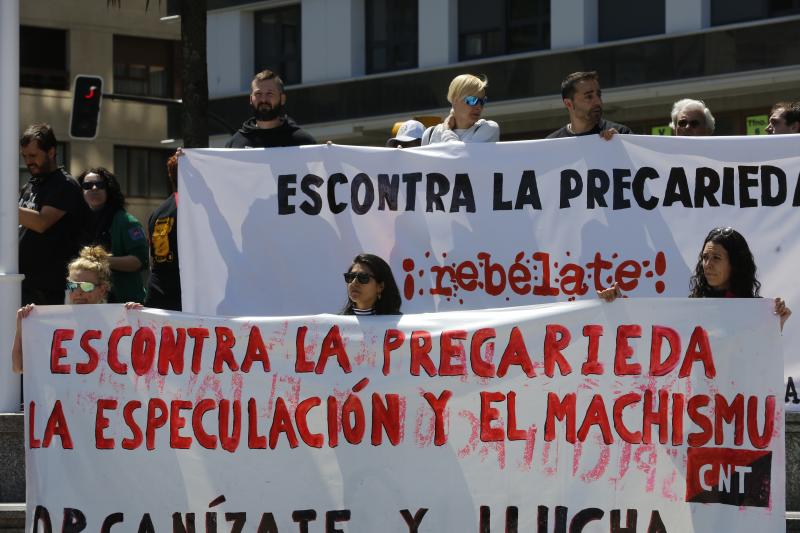 CNT, CGT, CSI y Suatea han convocado a un gran número de personas en Gijón, donde se ha celebrado una manifestación del Primero de Mayo impregnada por las reivindicaciones feministas. 