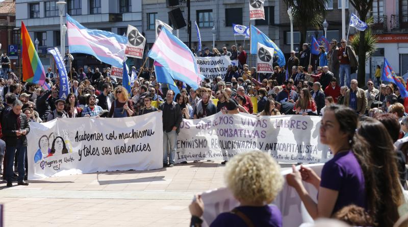 CNT, CGT, CSI y Suatea han convocado a un gran número de personas en Gijón, donde se ha celebrado una manifestación del Primero de Mayo impregnada por las reivindicaciones feministas. 