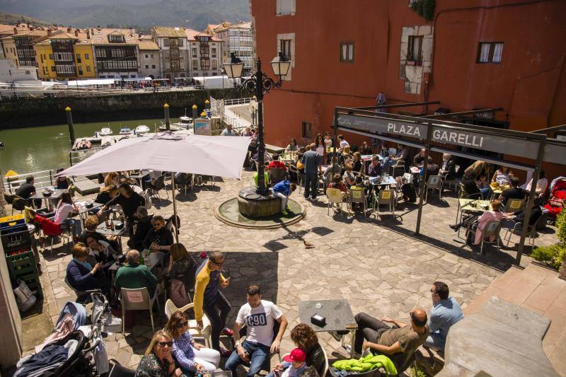 El buen tiempo invitó a lugareños y foráneos a disfrutar de todos los rincones del Principado en este Primero de Mayo.