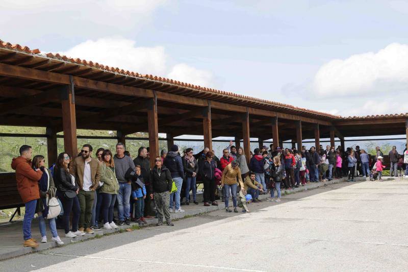 El buen tiempo invitó a lugareños y foráneos a disfrutar de todos los rincones del Principado en este Primero de Mayo.