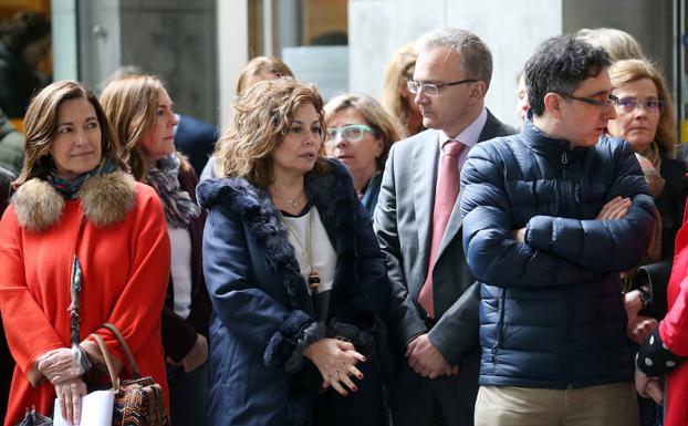 Esther Fernández, en el centro, durante la protesta de jueces y fiscales.