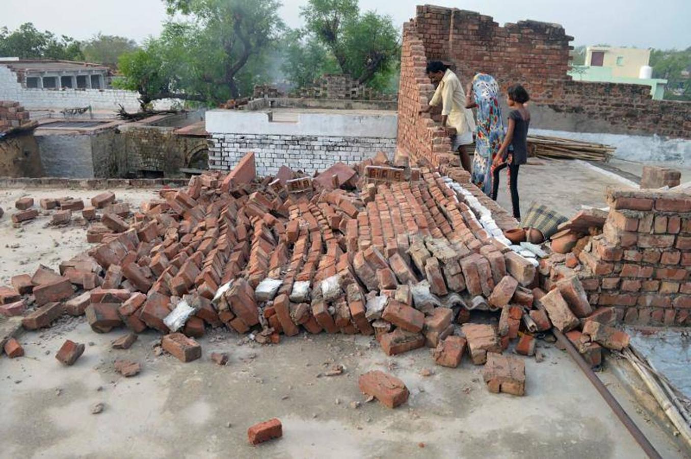 Al menos 73 personas murieron y 140 resultaron heridas en las últimas 24 horas en los estados indios de Uttar Pradesh y Rajastán