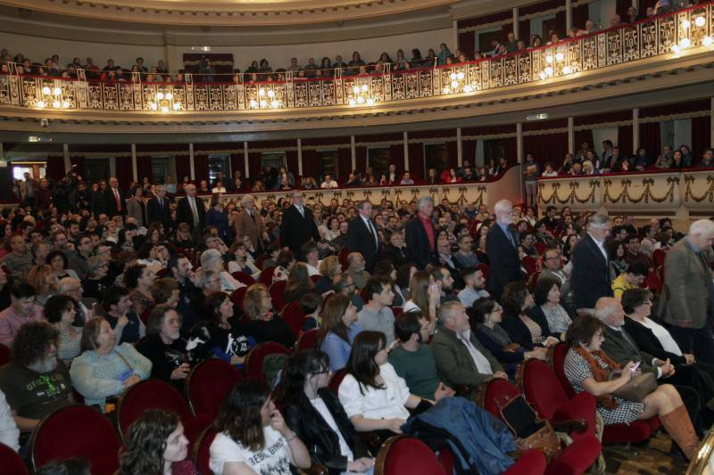 Xosé Antón González, presidente de la Academia de la Llingua Asturiana, señaló en su discurso que «la sociedá asturiana ta madura pa la oficialidá».