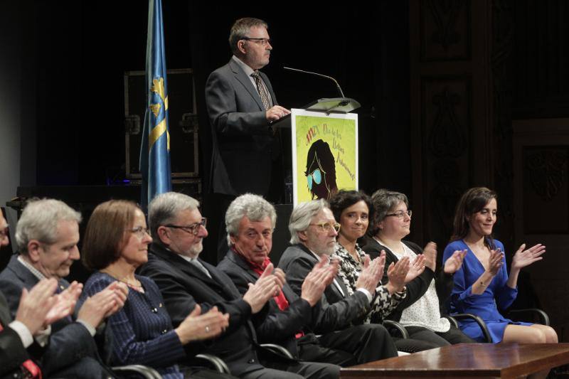 Xosé Antón González, presidente de la Academia de la Llingua Asturiana, señaló en su discurso que «la sociedá asturiana ta madura pa la oficialidá».