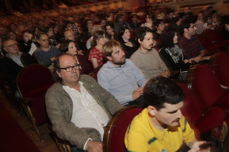 Xosé Antón González, presidente de la Academia de la Llingua Asturiana, señaló en su discurso que «la sociedá asturiana ta madura pa la oficialidá».