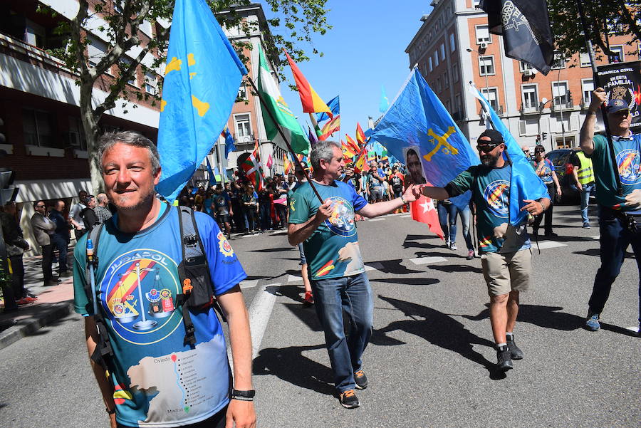 Medio millar de asturianos acuden a la manifestación para denunciar que el acuerdo alcanzado entre los sindicatos e Interior mantiene la discriminación