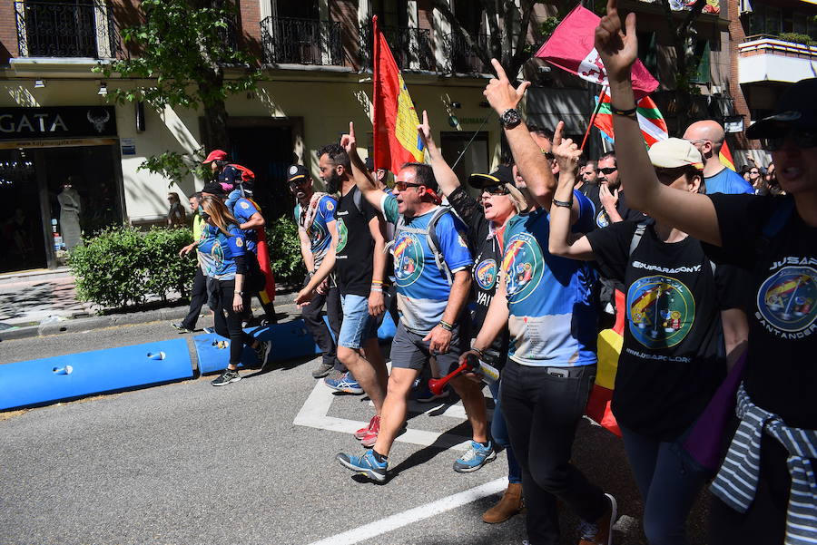 Medio millar de asturianos acuden a la manifestación para denunciar que el acuerdo alcanzado entre los sindicatos e Interior mantiene la discriminación