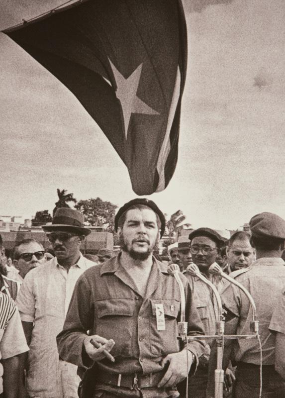 El Museo de Avilés acoge una exposición de fotografías inéditas en España del Che Guevara