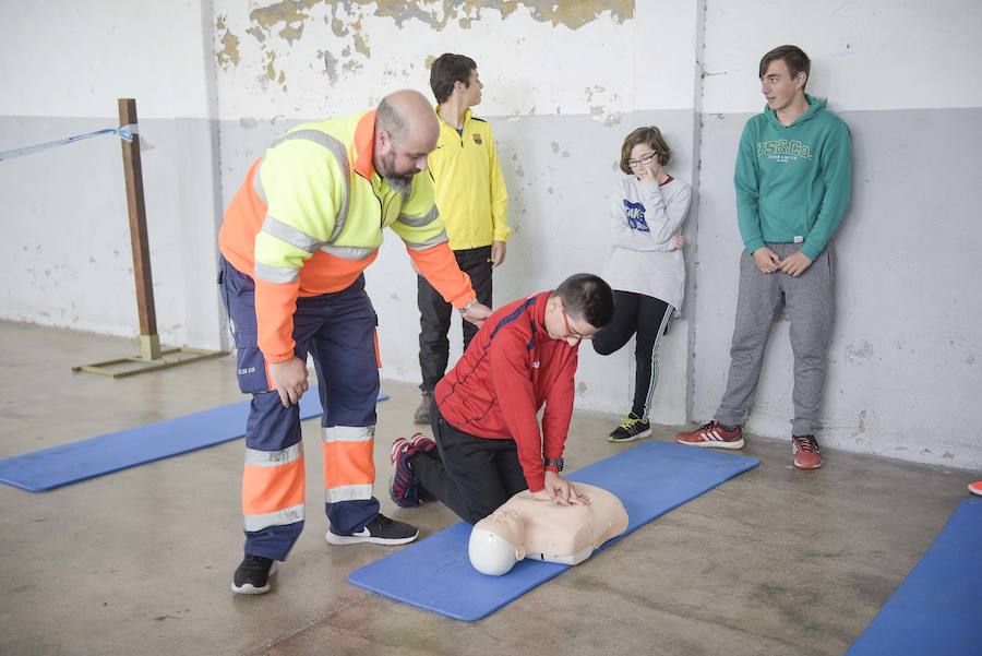 Fotos: Transinsa imparte una charla de primeros auxilios en el colegio Masaveu