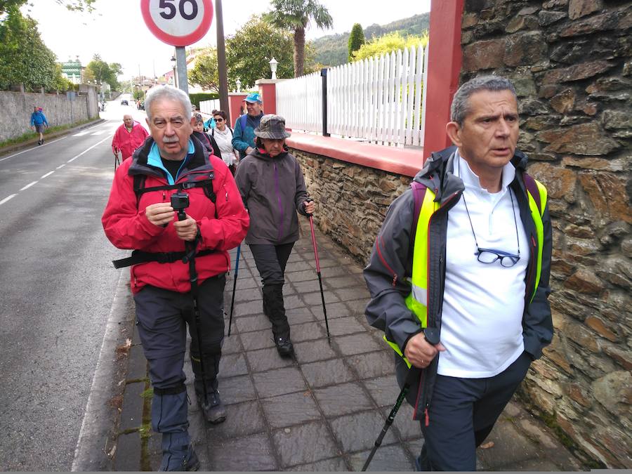 Fotos: La Chiruca recorre el Camino de Santiago entre Muros y Soto de Luiña