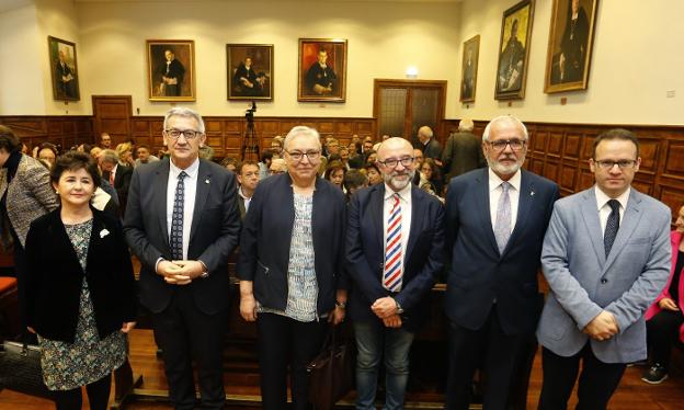 De izquierda a derecha, Pilar Ostos, Santiago García Granda, Pepa Sanz, José Antonio Gómez, Antonio, López y Miguel Calleja . 